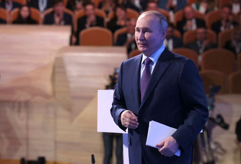 Putin tells Russia's billionaires to put patriotism before profit