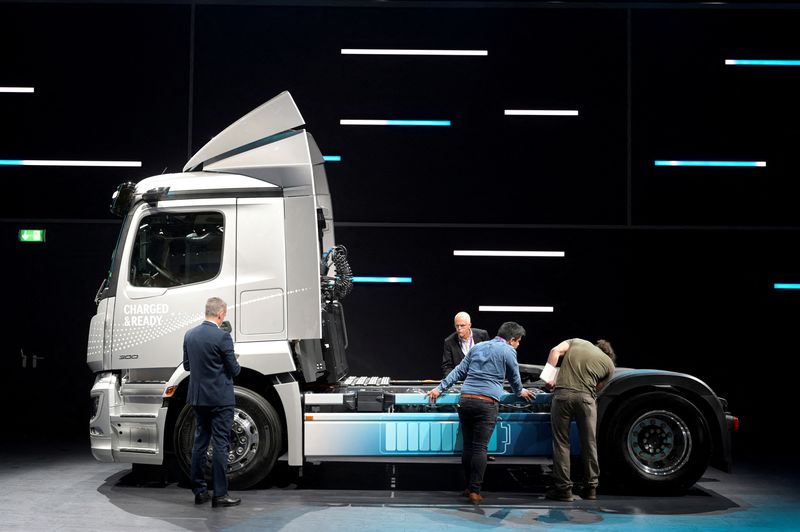 Geely Chair Li Shufu sells his stake in Daimler Truck