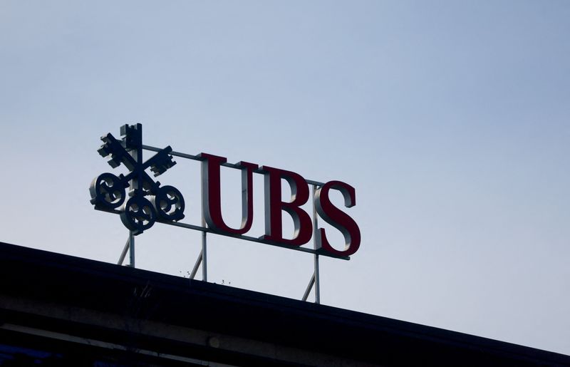 UBS in talks to acquire Credit Suisse -FT