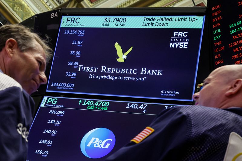 Moody's downgrades credit ratings on First Republic Bank