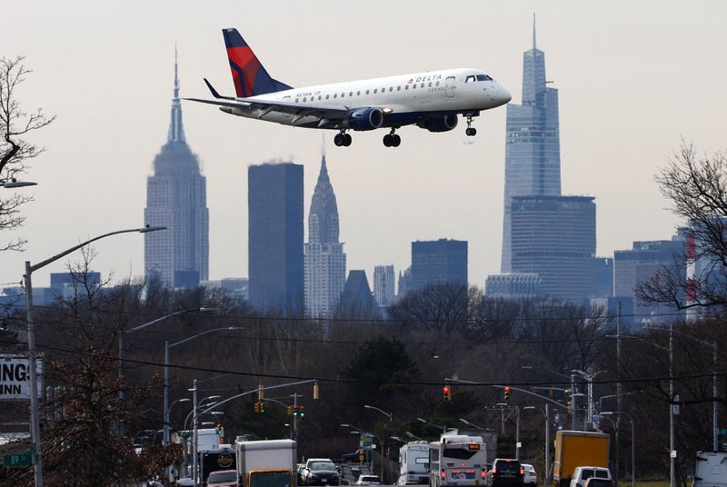 Delta to launch flight academy to train more pilots