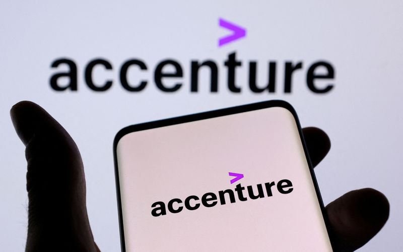 Accenture trims forecasts, to cut 19,000 jobs as IT spending slows