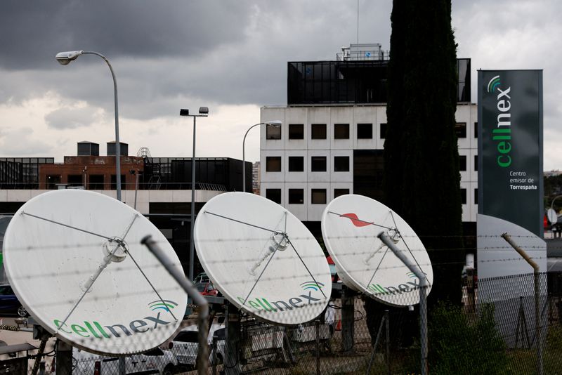 Fund manager Hohn demands Cellnex board changes to speed CEO search