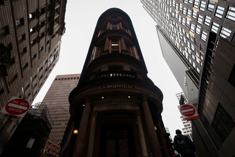 Dash don't dine: U.S. consumers getting selective with leisure reservations
