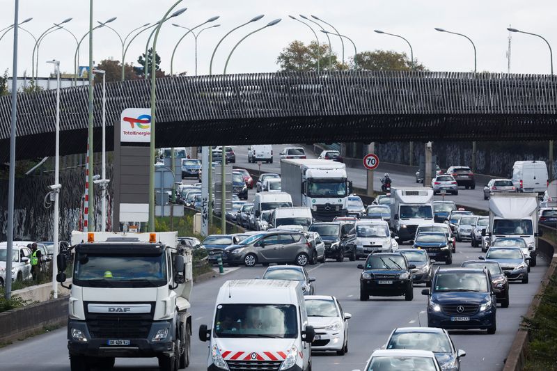 EU approves law to end sales of new CO2-emitting cars by 2035