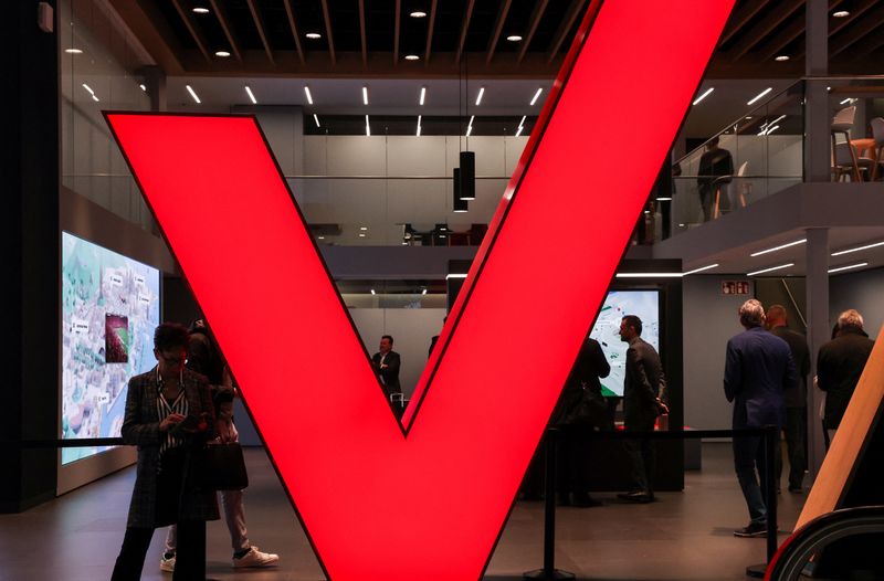 Verizon, AT&T to get full C-Band use, extend some 5G safeguards - letter