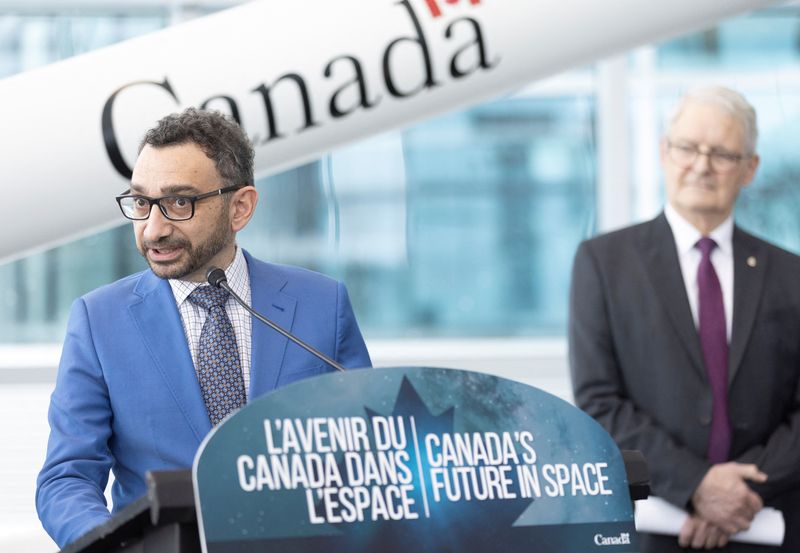 Canada pushes to make airlines pay passengers for flight disruptions