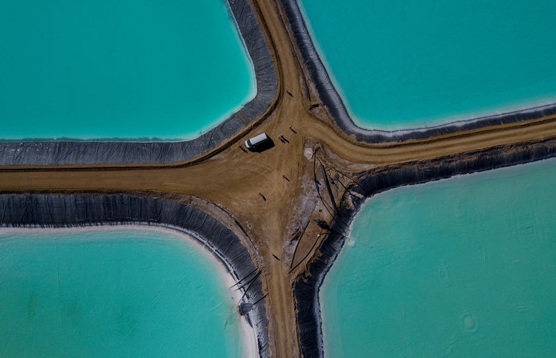 Chile, US miner Albemarle hold talks on lithium nationalization plan