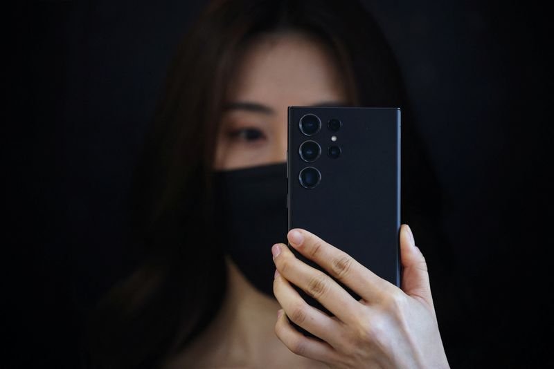 Samsung flags H2 recovery after $3.4 billion chip loss in Q1