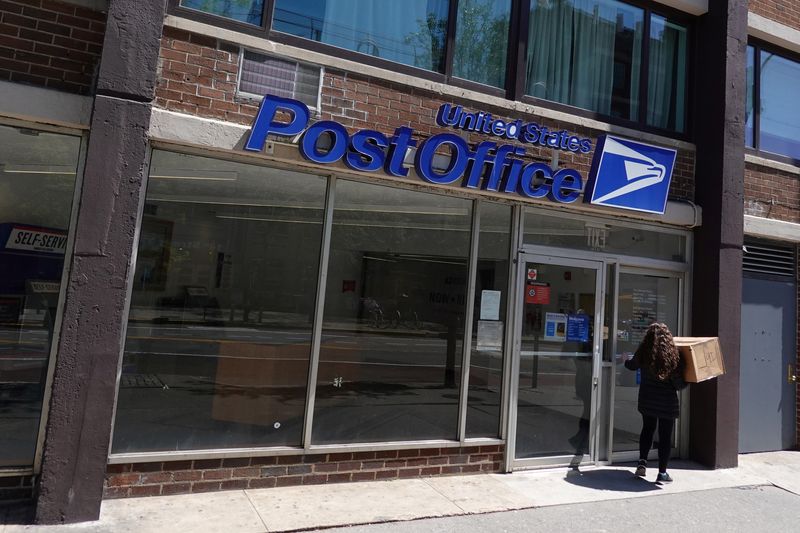 U.S. Postal Service shrinks forecast losses as hikes prices