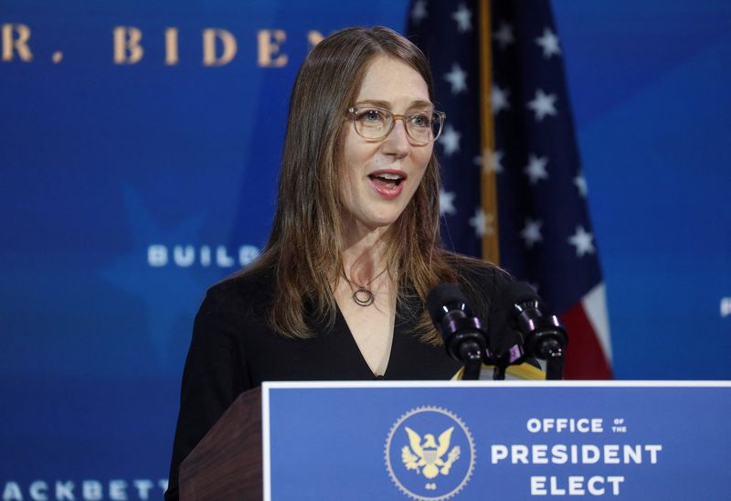 Exclusive-White House: Fed interest rates having negative effect on banking