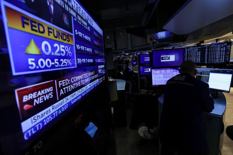 Central banks stick to rate hikes with eye on market turmoil