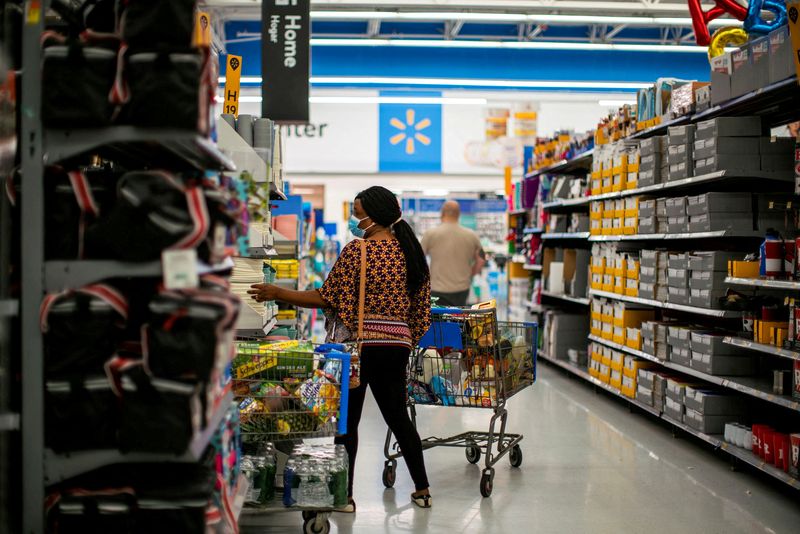 Walmart investors eye margins amid grocery focus