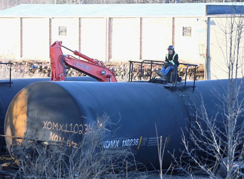 U.S. safety board to hold Norfolk Southern derailment investigative hearing
