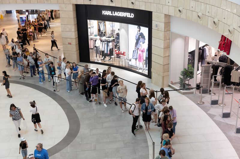 Russian clothing brands plug gap left by Western rivals