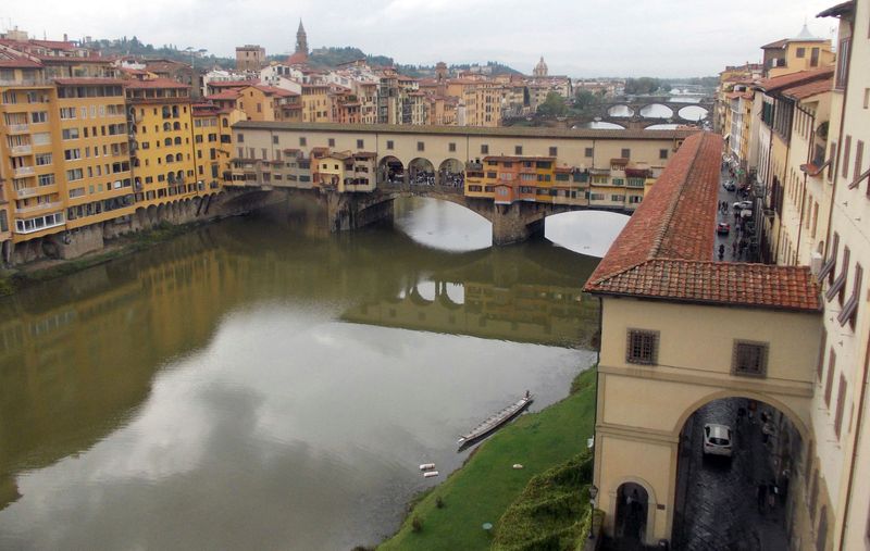 Florence seeks to ban Airbnb rentals apartments from city centre - mayor