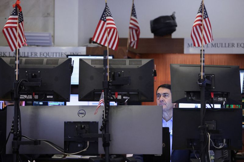 U.S. equity funds post biggest weekly outflow in 10 weeks