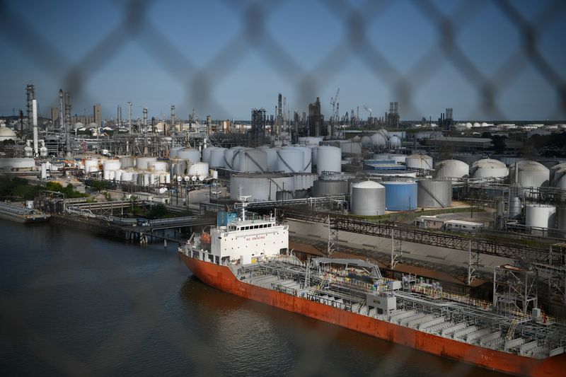 Fossil fuel company net zero plans "largely meaningless" - report
