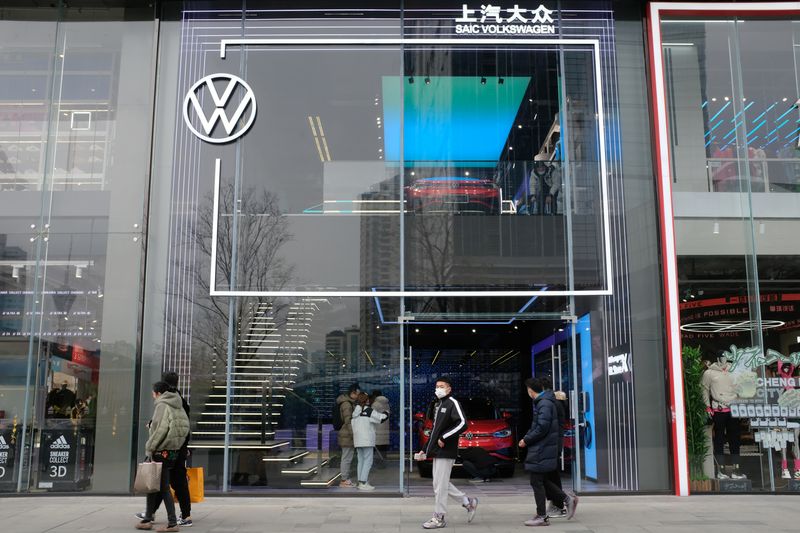 VW investors question how Xinjiang plant audit will be run