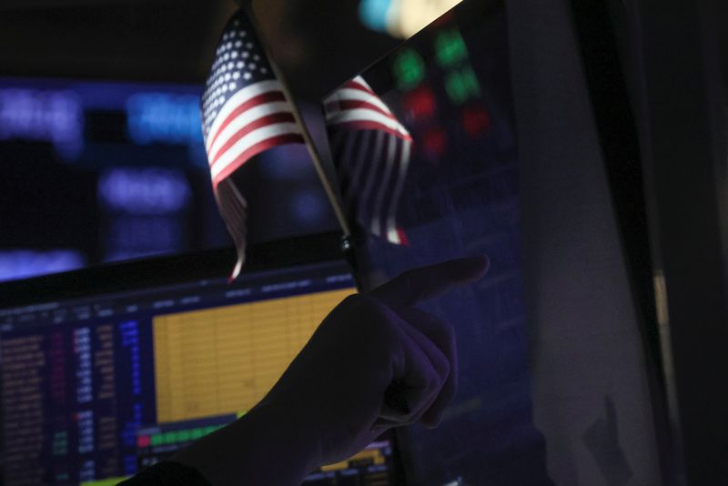 Analysis-Out-of-sync U.S. stocks hide market risks