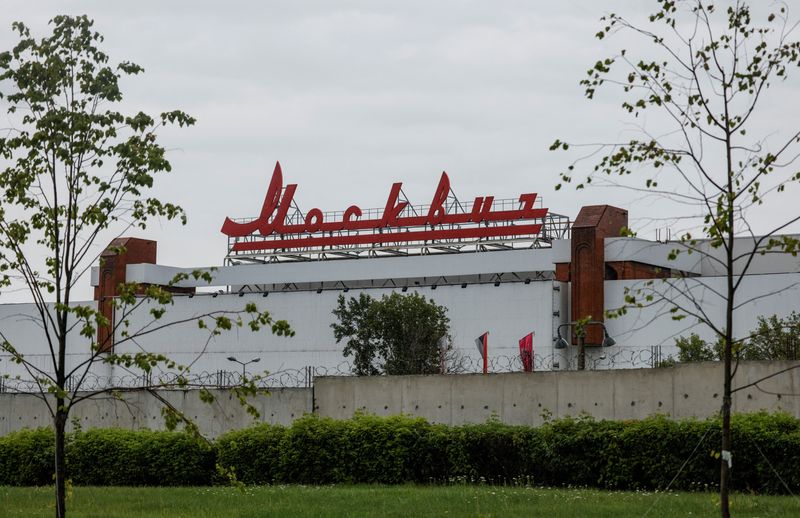 Factbox-What has become of Western carmakers' assets in Russia?