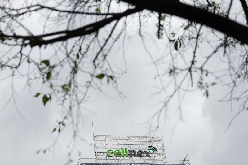 Cellnex's first-half loss widens, revenues grow 18.4%