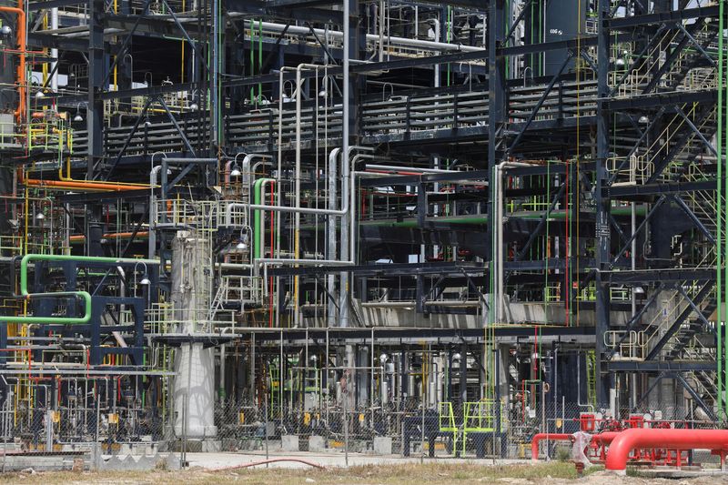 Analysis-End of Nigerian fuel subsidy set to squeeze Europe's refiners