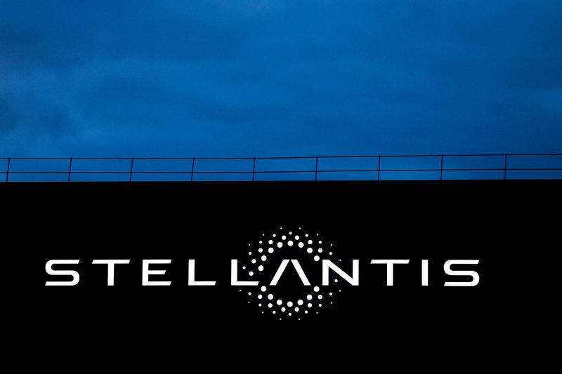 UAW calls Stellantis contract offer 'trash'
