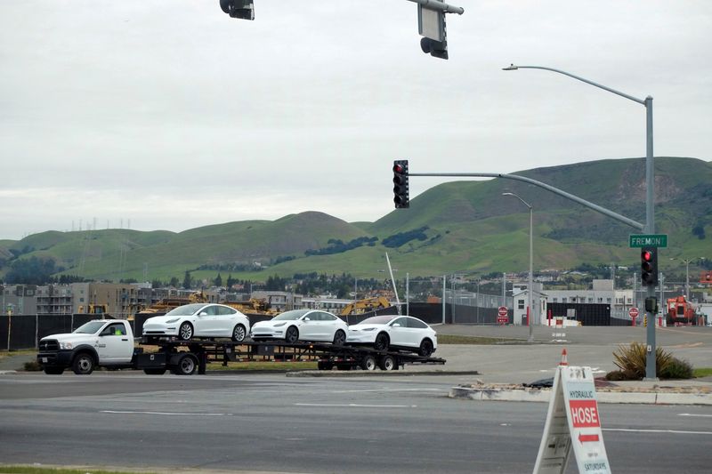 Motor vehicles lift US manufacturing output in July