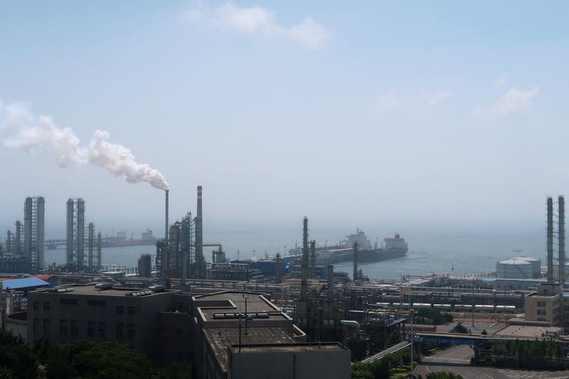 Oil futures up 1% to one-week high on soaring US diesel prices