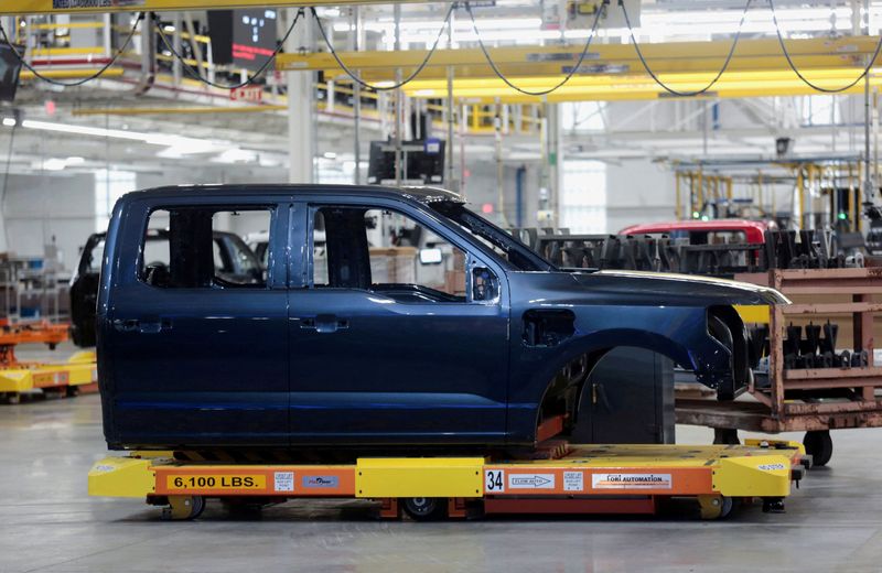 Ford doubles down on hybrid pickup trucks