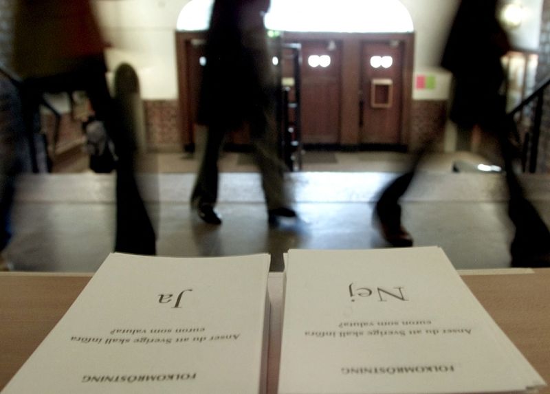 Twenty years after euro "No" vote, Swedes fret over weak crown