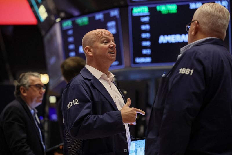 Global stock index rises as oil, 10-year yield and dollar pull back