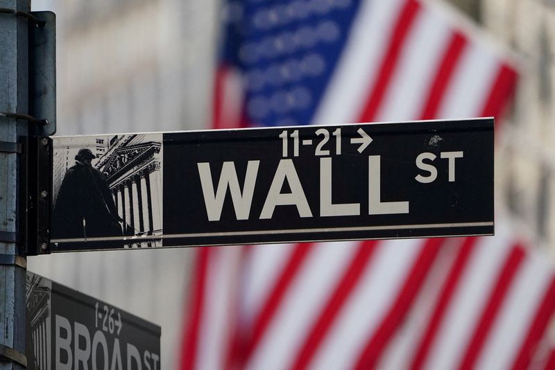 New York remains top financial centre, London clings to second place - survey