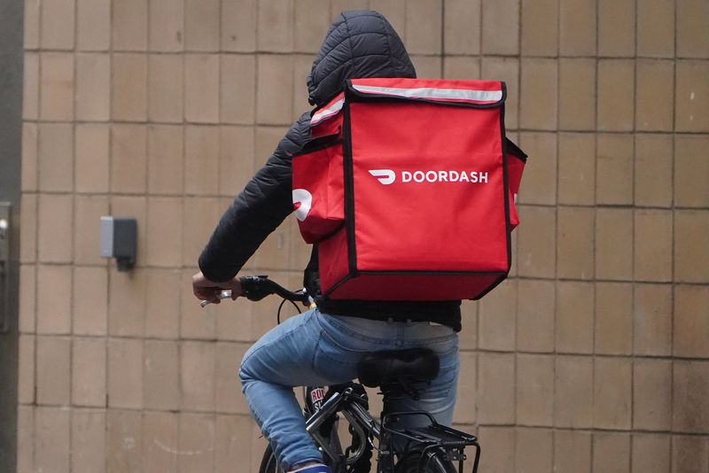 Uber, DoorDash lose bid to block NYC minimum wage for delivery workers