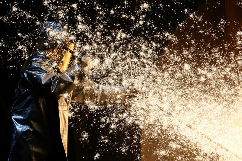 German service sector activity edges up in Sept -PMI