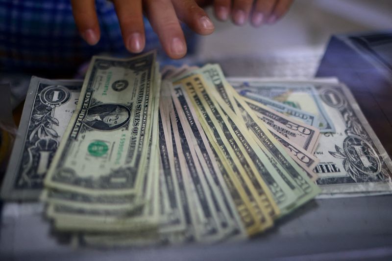 Analysis-Bond vigilantes circle battered US Treasury market