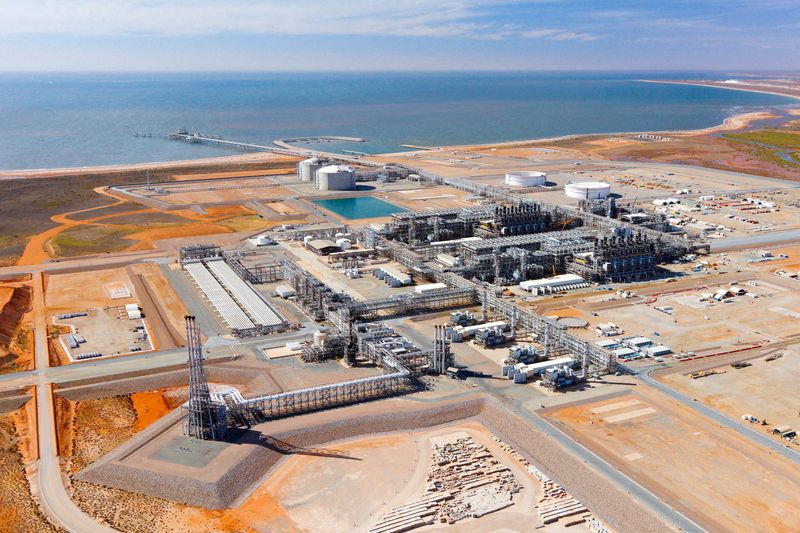 Chevron Australia, LNG unions extend pay deal talks to Thursday