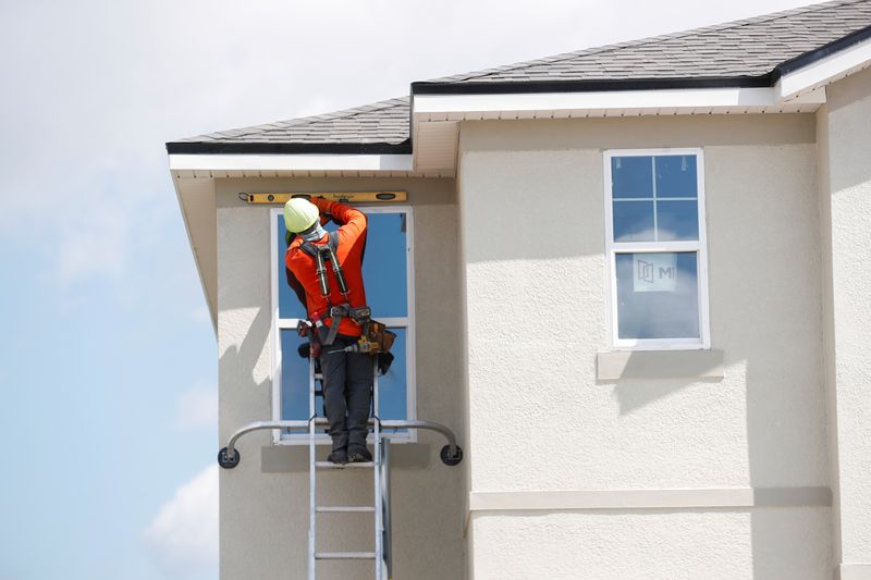 U.S. home builder confidence falls to lowest since January