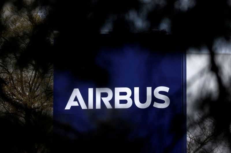 Airbus lands $1.27 billion French air tanker upgrade, service deals