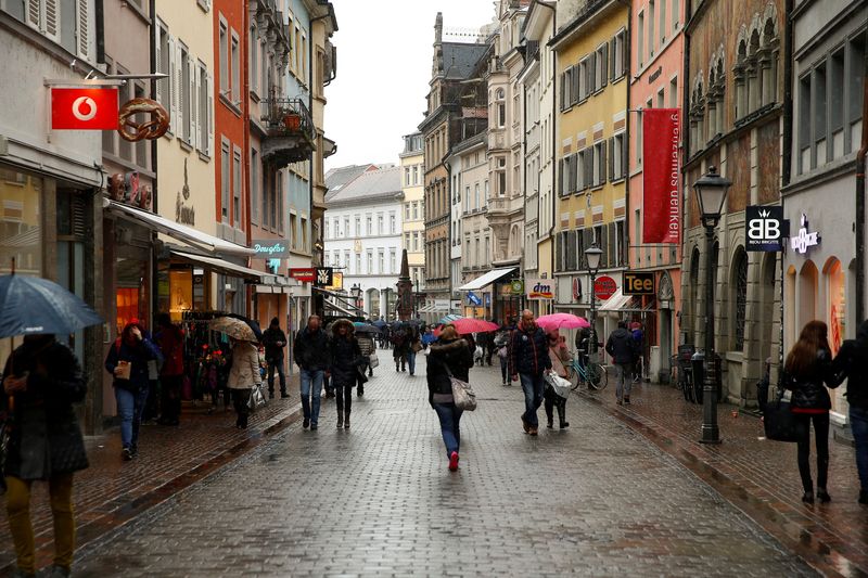 German service sector activity contracts in October - PMI