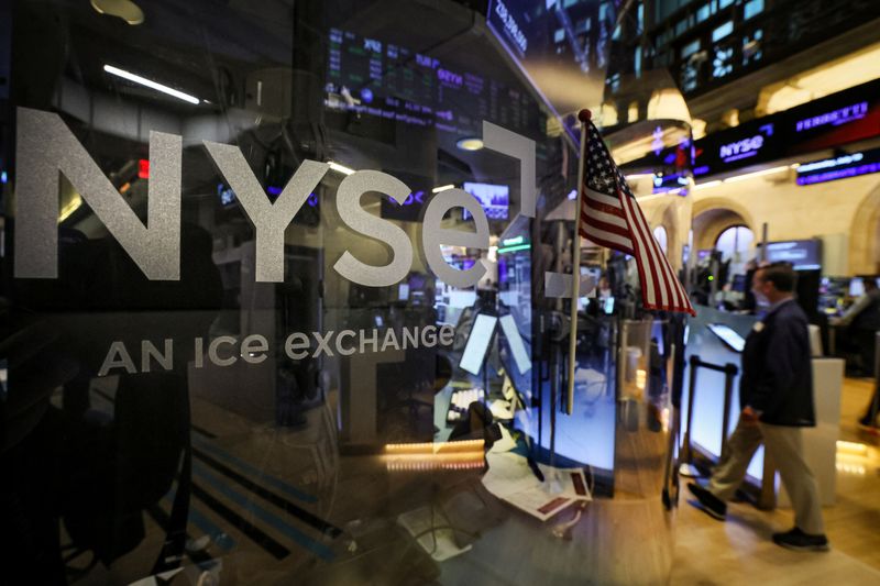 US equity funds draw heavy inflows on expectations for Fed pause