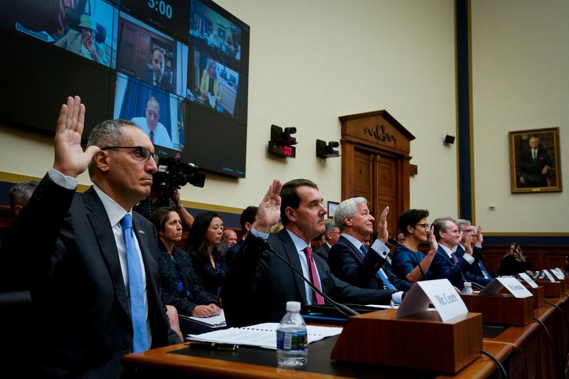 U.S. bank CEOs expected to protest regulation push before Congress