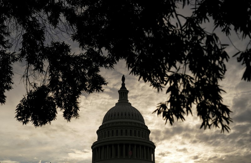 Factbox-US bank bosses to be grilled by senators