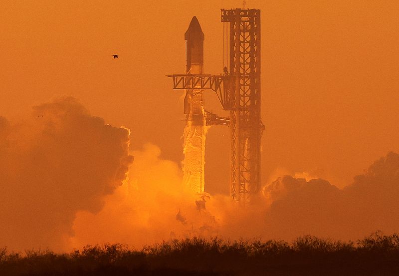 Musk's SpaceX approaches investors for another tender offer - Bloomberg News