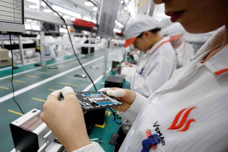 China's investments to Vietnam boom as Xi visits Hanoi, US spending down