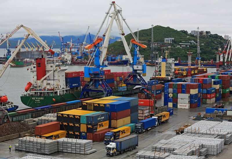 Global trade to contract by 5% in 2023, UN body says