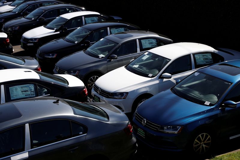 US new vehicle sales to rise 1% in 2024 - report