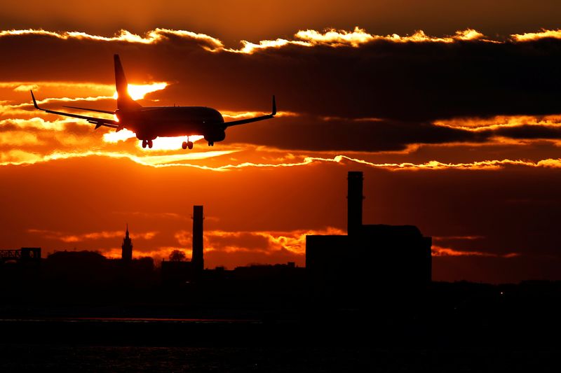 Airlines urge US to do more to address flight delays