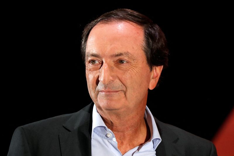 France's Leclerc backs Carrefour in pressuring food producers